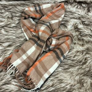 Great condition Pretty Persuasion scarf!